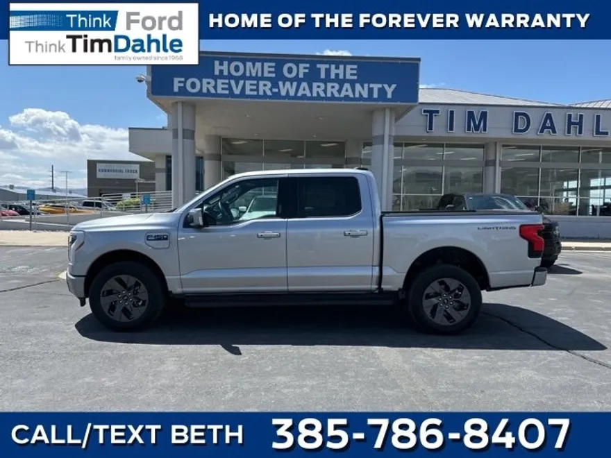 2025 Ford F-150 Lightning Lariat photo 1