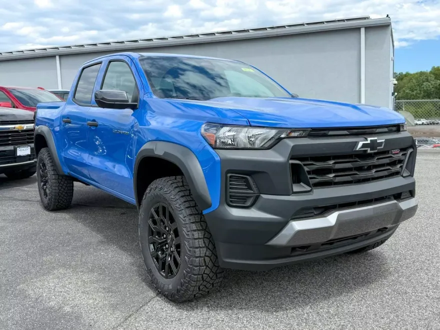 2025 Chevrolet Colorado Trail Boss photo 1