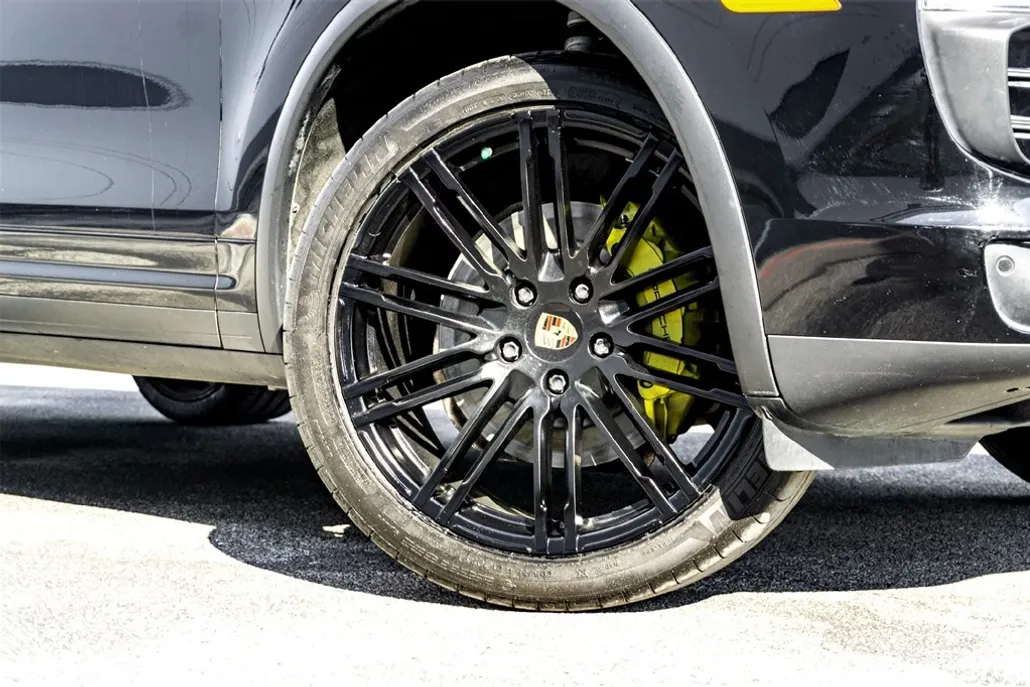 2018 Porsche Cayenne Base photo 1