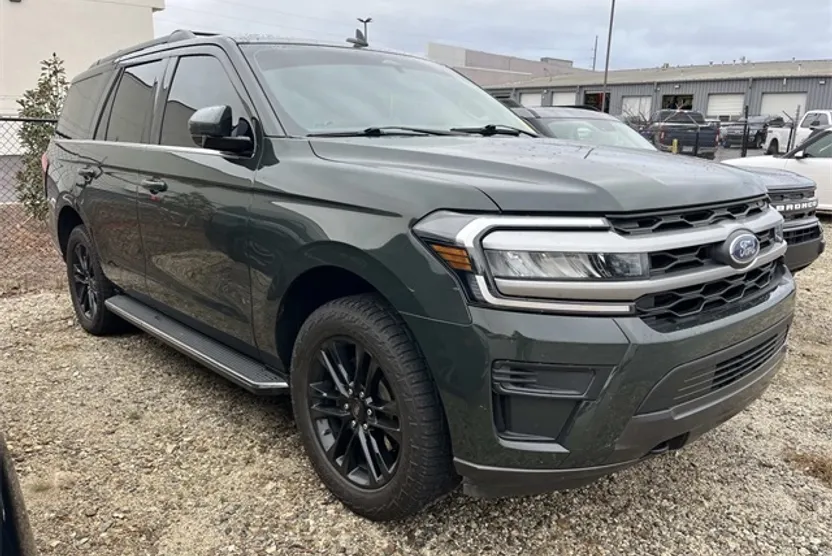 2022 Ford Expedition XLT photo 1