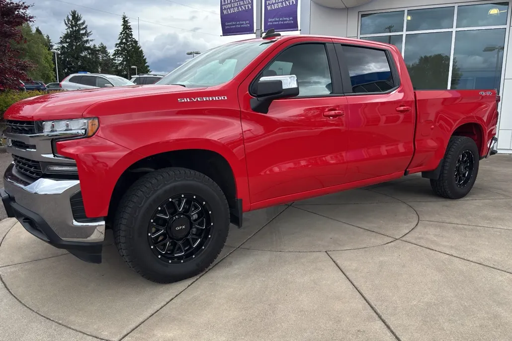 2022 Chevrolet Silverado 1500 LT photo 1