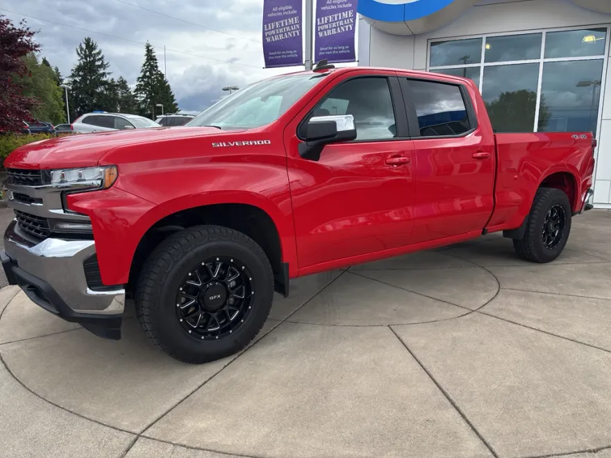 2022 Chevrolet Silverado 1500 LT photo 1