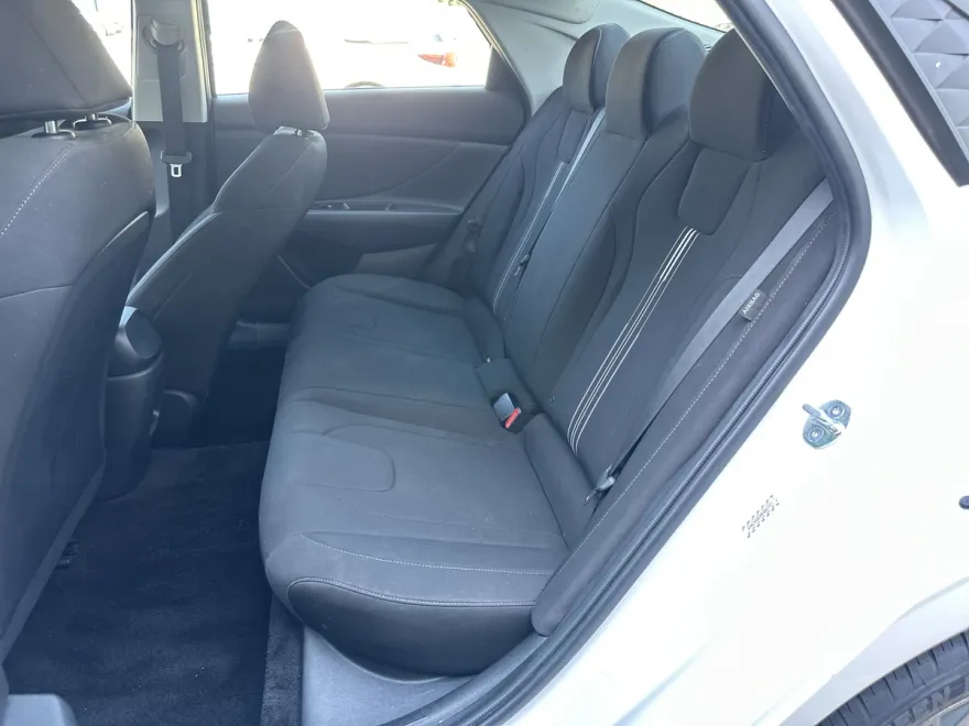 2024 Hyundai Elantra SEL photo 1