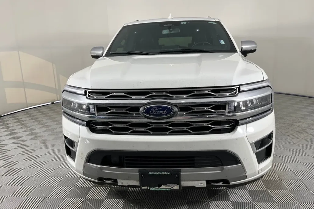 2024 Ford Expedition MAX Platinum photo 1
