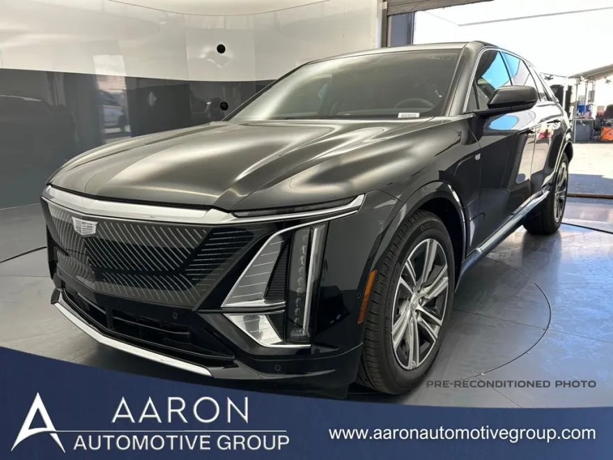 2024 Cadillac Lyriq Luxury photo 1