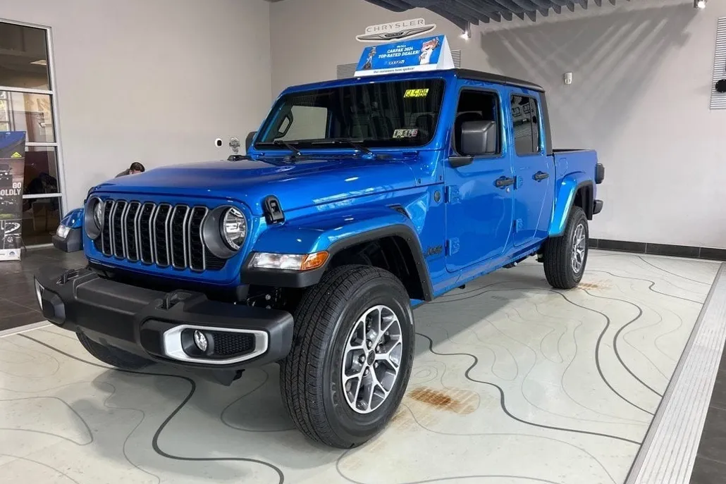 2025 Jeep Gladiator Sport S photo 1