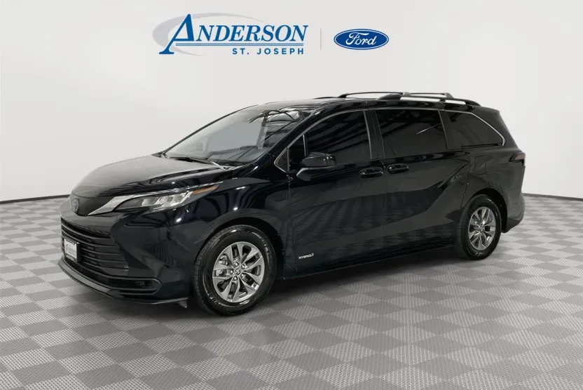 2021 Toyota Sienna LE photo 1