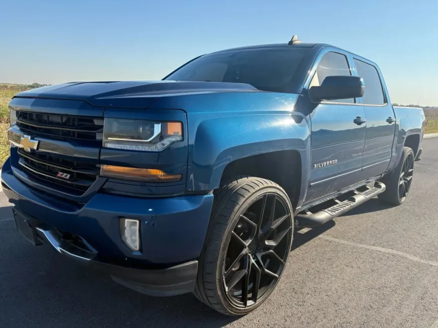 2017 Chevrolet Silverado 1500 Z71 LT photo 1