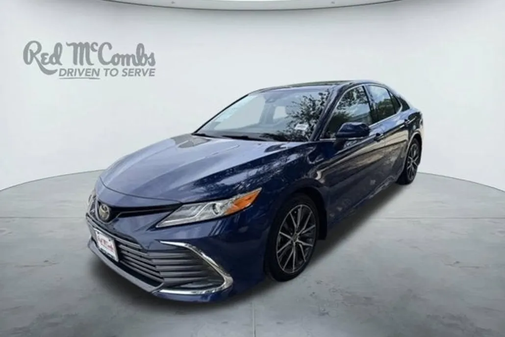 2023 Toyota Camry XLE photo 1
