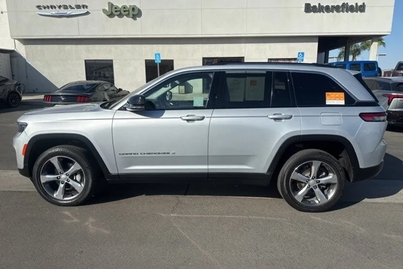 2022 Jeep Grand Cherokee Limited photo 1