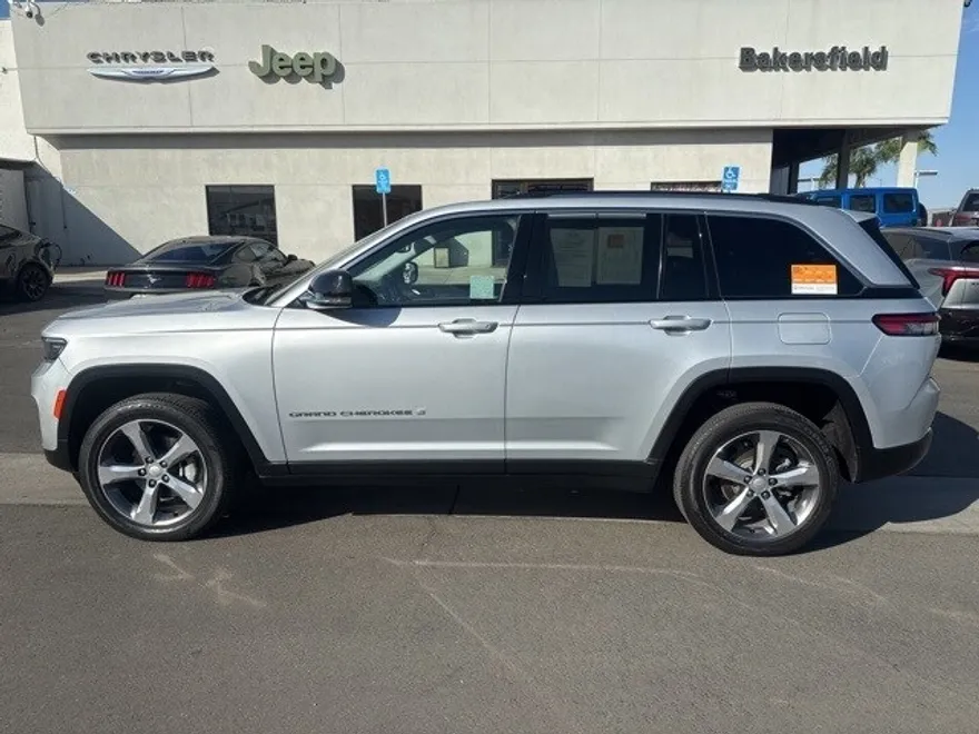 2022 Jeep Grand Cherokee Limited photo 1