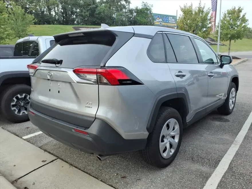 2024 Toyota RAV4 LE photo 1