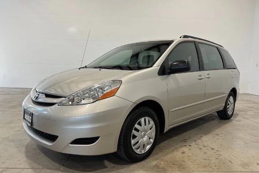 2006 Toyota Sienna LE photo 1