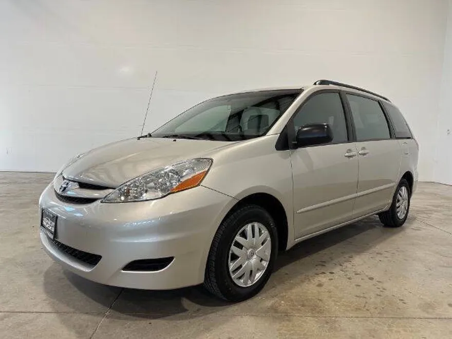 2006 Toyota Sienna LE photo 1