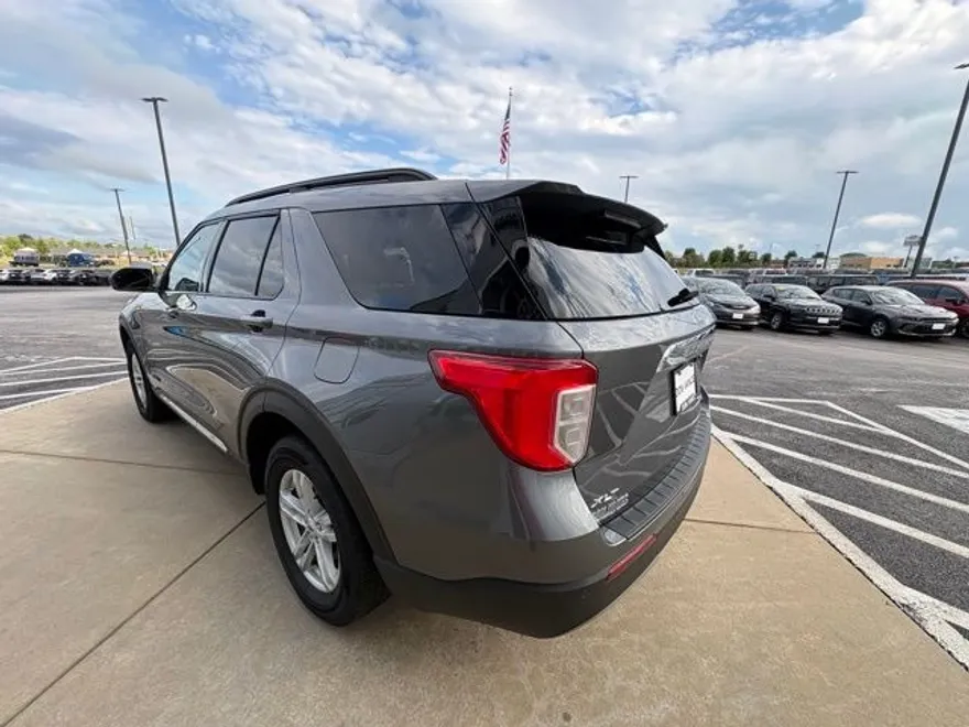 2023 Ford Explorer XLT photo 1