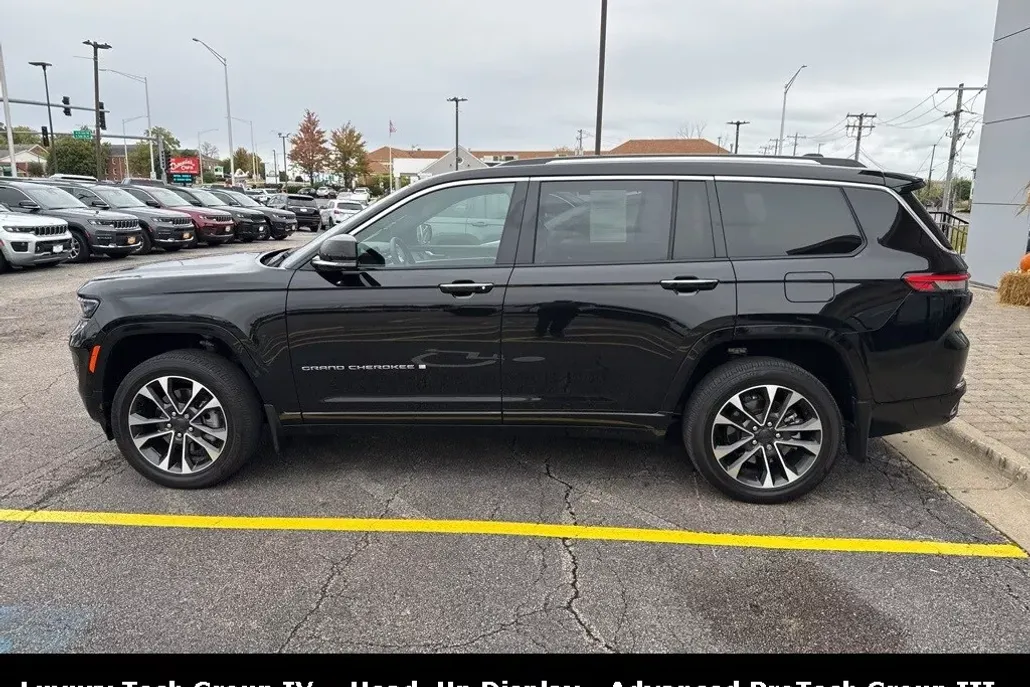 2023 Jeep Grand Cherokee Overland photo 1