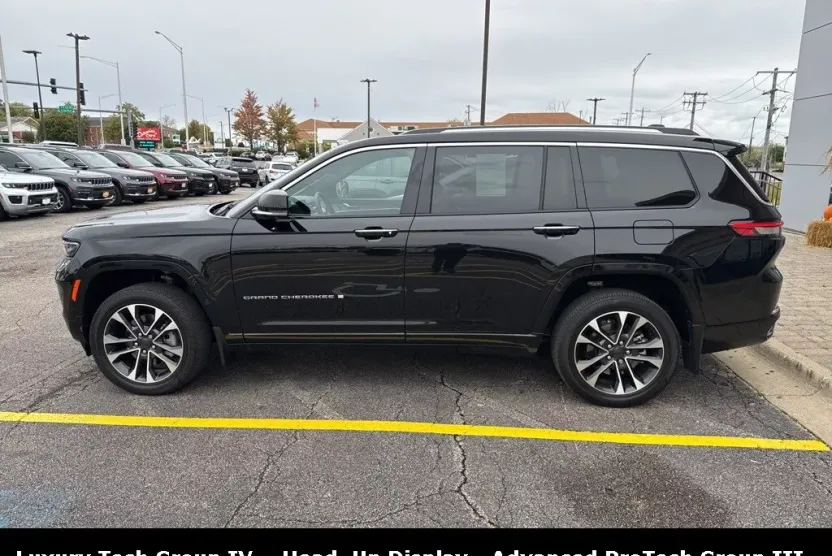 2023 Jeep Grand Cherokee Overland photo 1