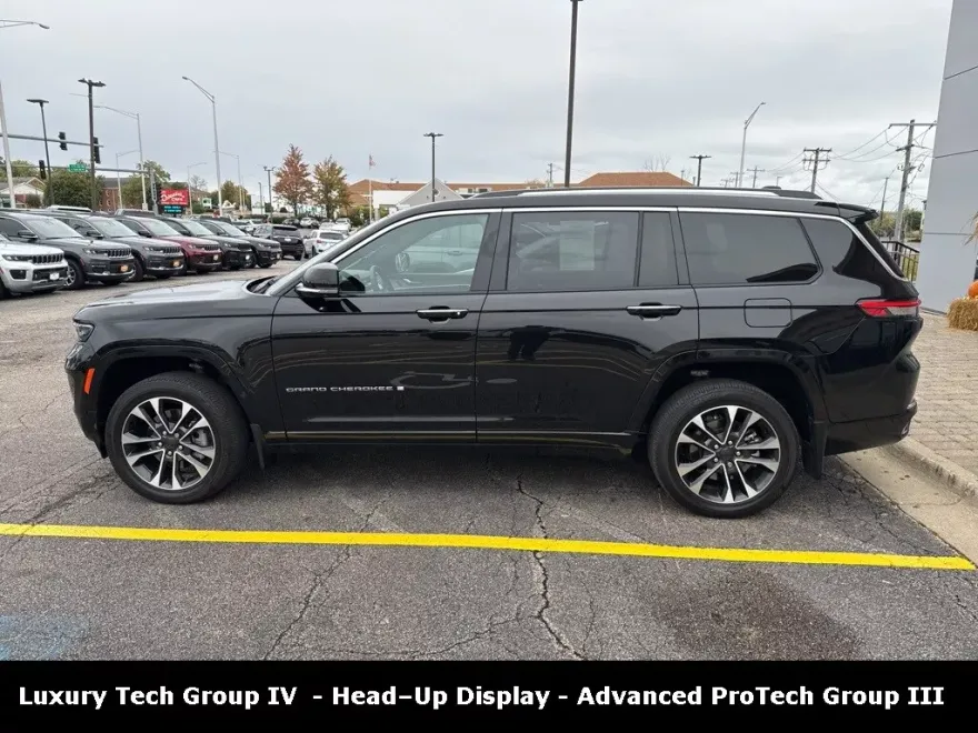 2023 Jeep Grand Cherokee Overland photo 1