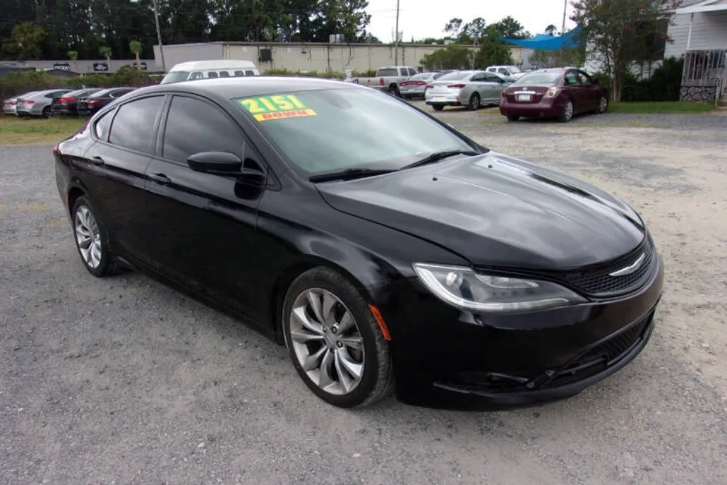 2015 Chrysler 200 S photo 1