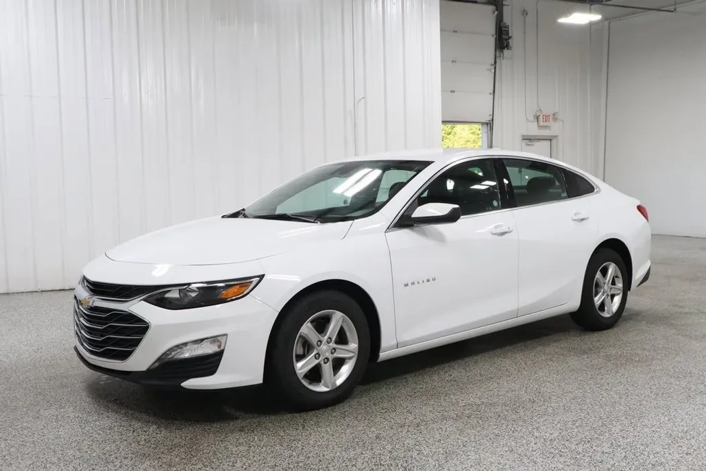 2024 Chevrolet Malibu 1LT photo 1