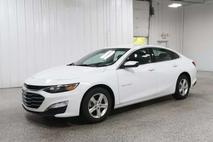 2024 Chevrolet Malibu 1LT photo 1