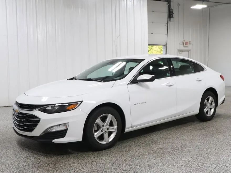 2024 Chevrolet Malibu 1LT photo 1