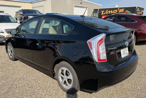 2015 Toyota Prius Four photo 3