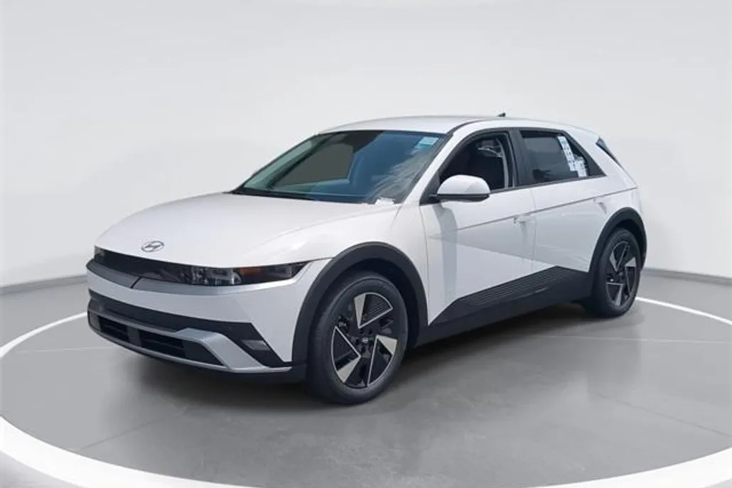 2025 Hyundai Ioniq 5 SE Standard Range photo 1
