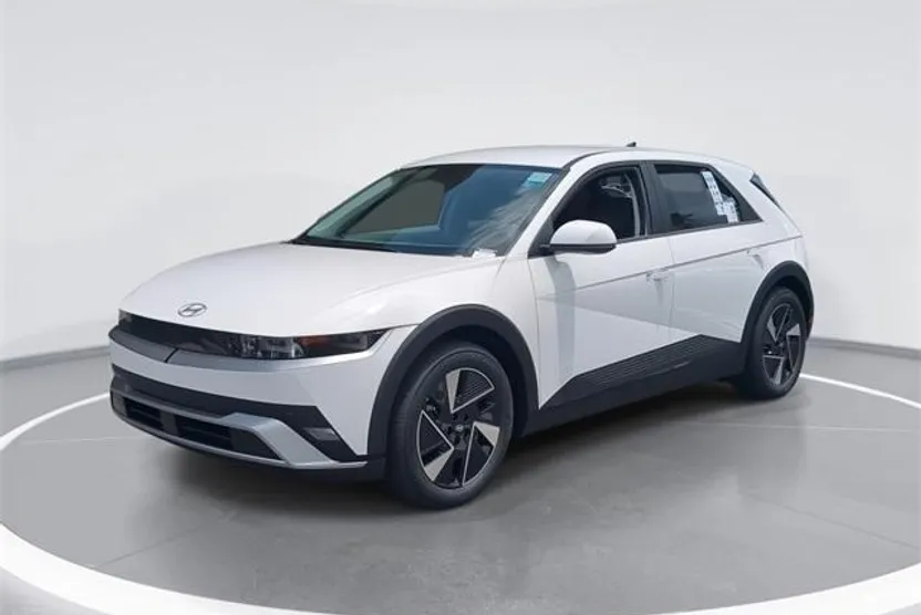 2025 Hyundai Ioniq 5 SE Standard Range photo 1