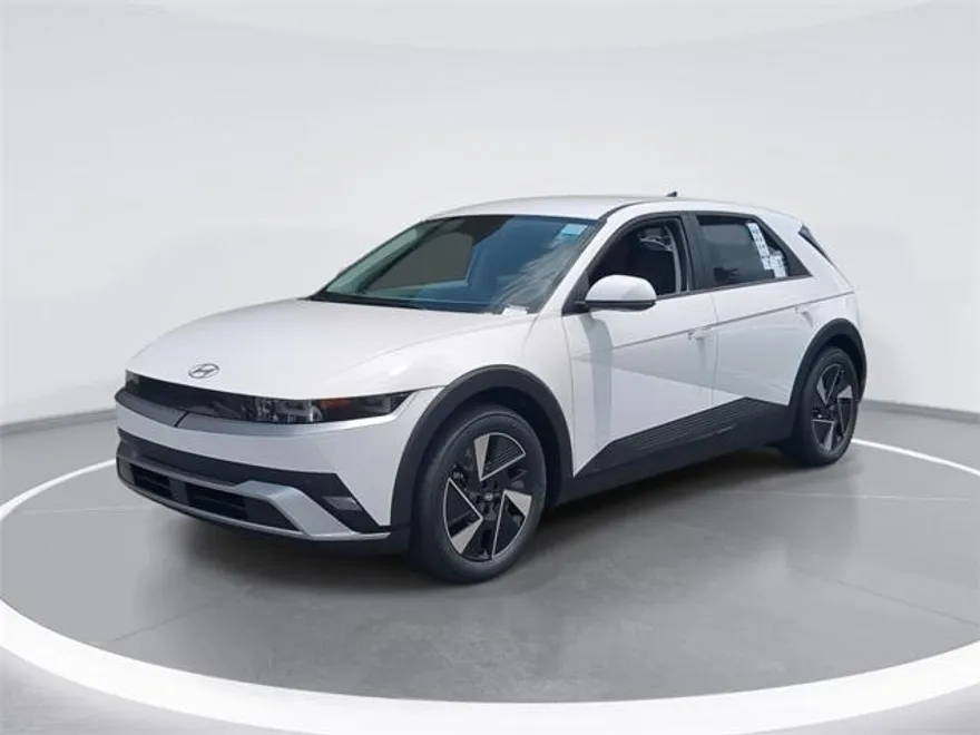 2025 Hyundai Ioniq 5 SE Standard Range photo 1