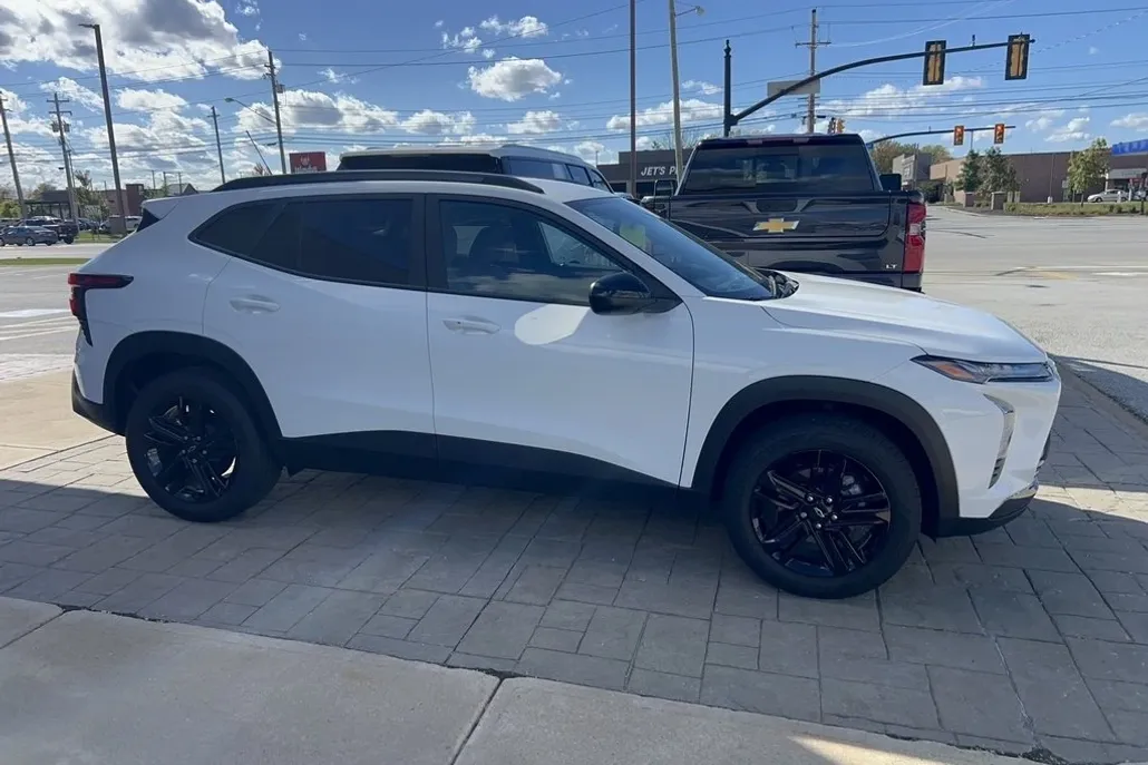 2025 Chevrolet Trax ACTIV photo 1