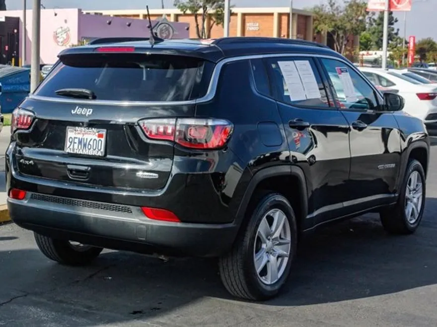 2022 Jeep Compass Latitude photo 1