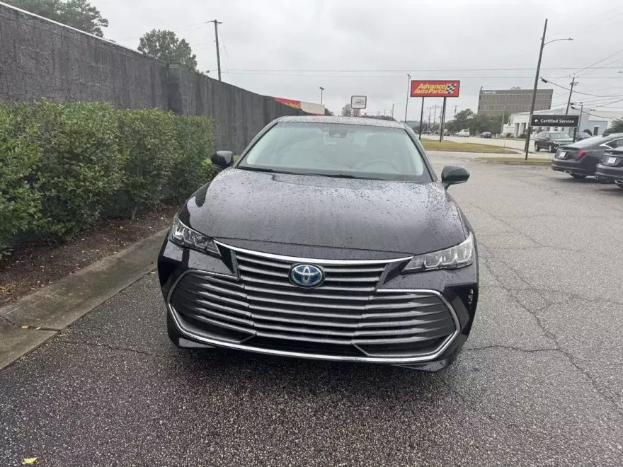 2021 Toyota Avalon XLE Hybrid photo 1