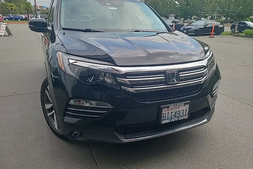 2017 Honda Pilot Elite photo 1