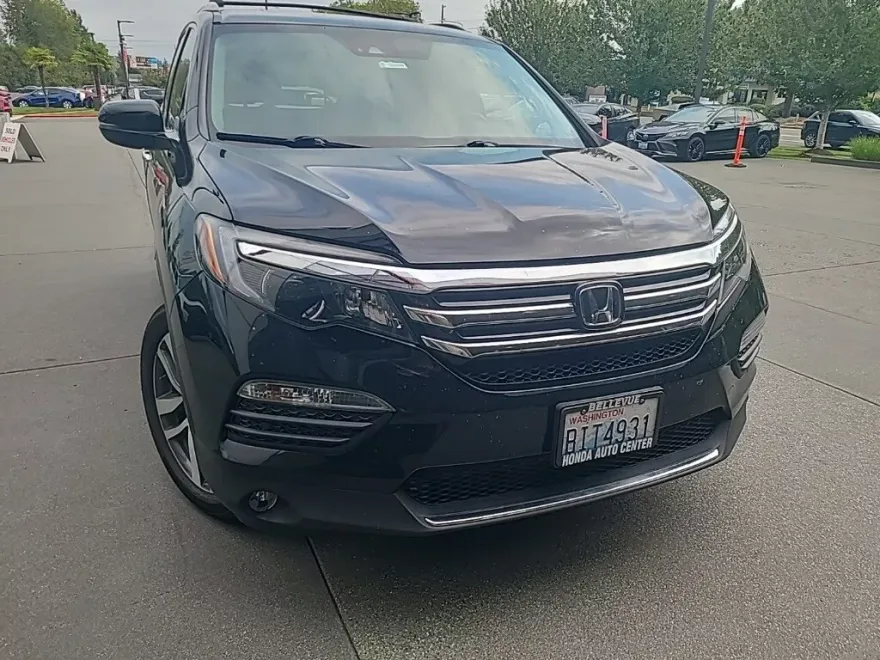 2017 Honda Pilot Elite photo 1