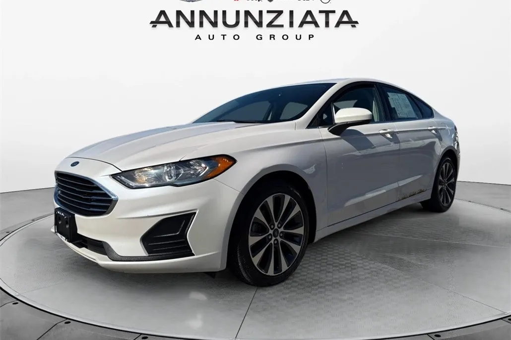 2019 Ford Fusion SE photo 1