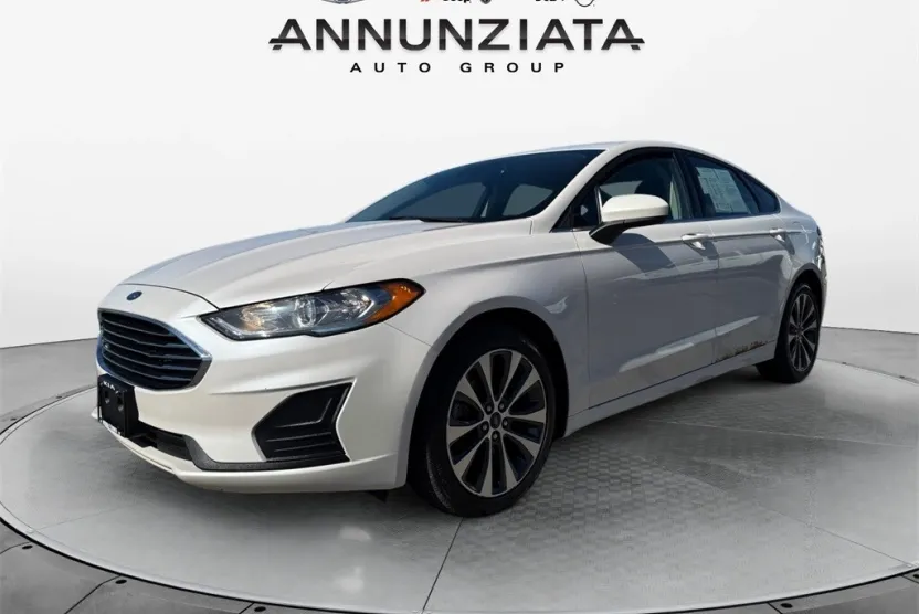 2019 Ford Fusion SE photo 1
