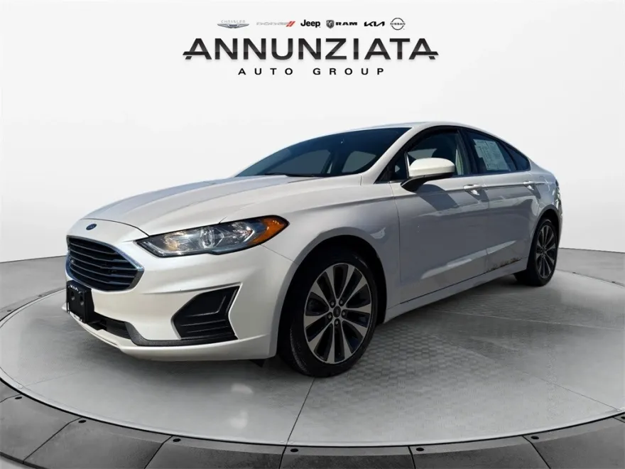2019 Ford Fusion SE photo 1