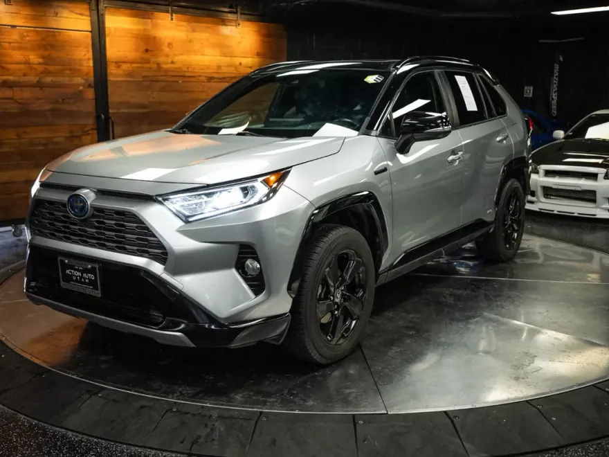 2020 Toyota RAV4 Hybrid XSE photo 1
