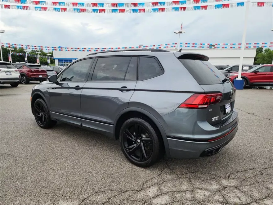 2024 Volkswagen Tiguan SE R-Line Black photo 1