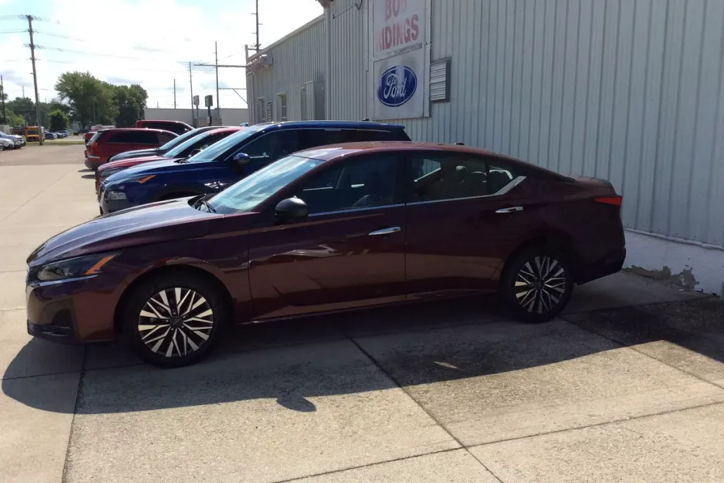 2024 Nissan Altima 2.5 SV photo 1