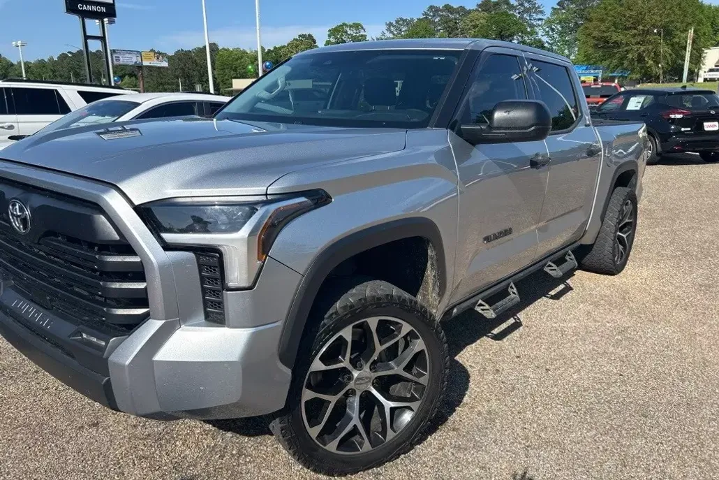 2022 Toyota Tundra SR5 CrewMax photo 1