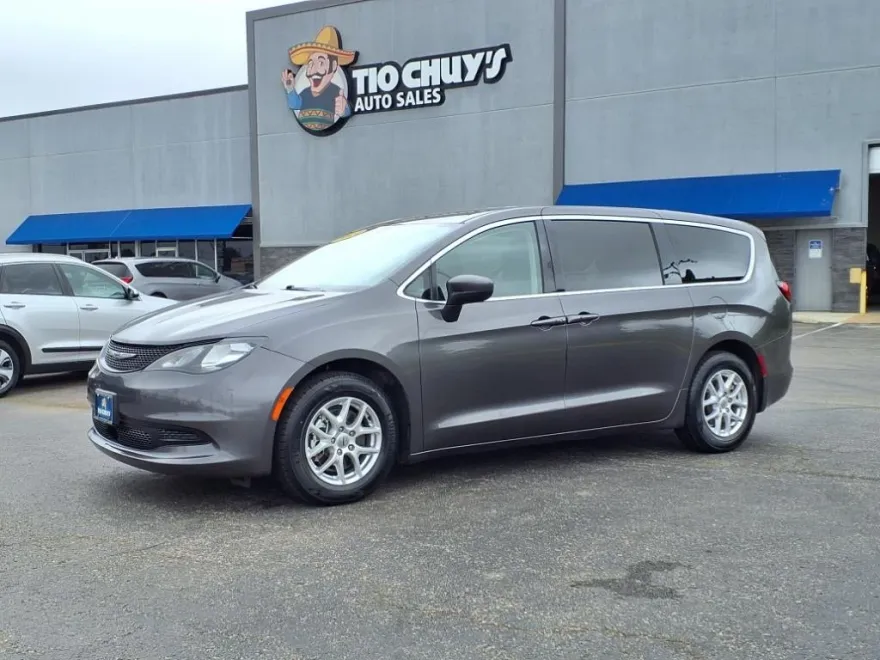 2022 Chrysler Voyager LX photo 1