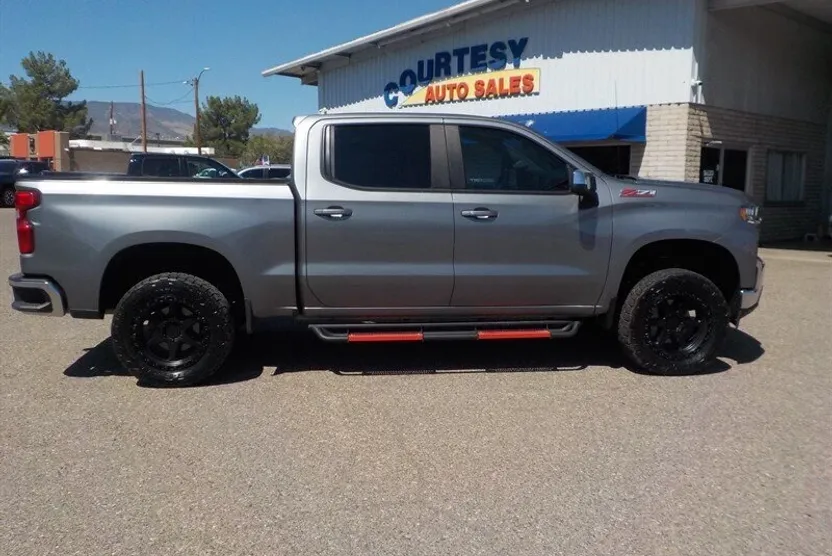 2021 Chevrolet Silverado 1500 LT photo 1