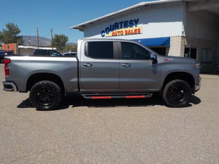 2021 Chevrolet Silverado 1500 LT photo 1