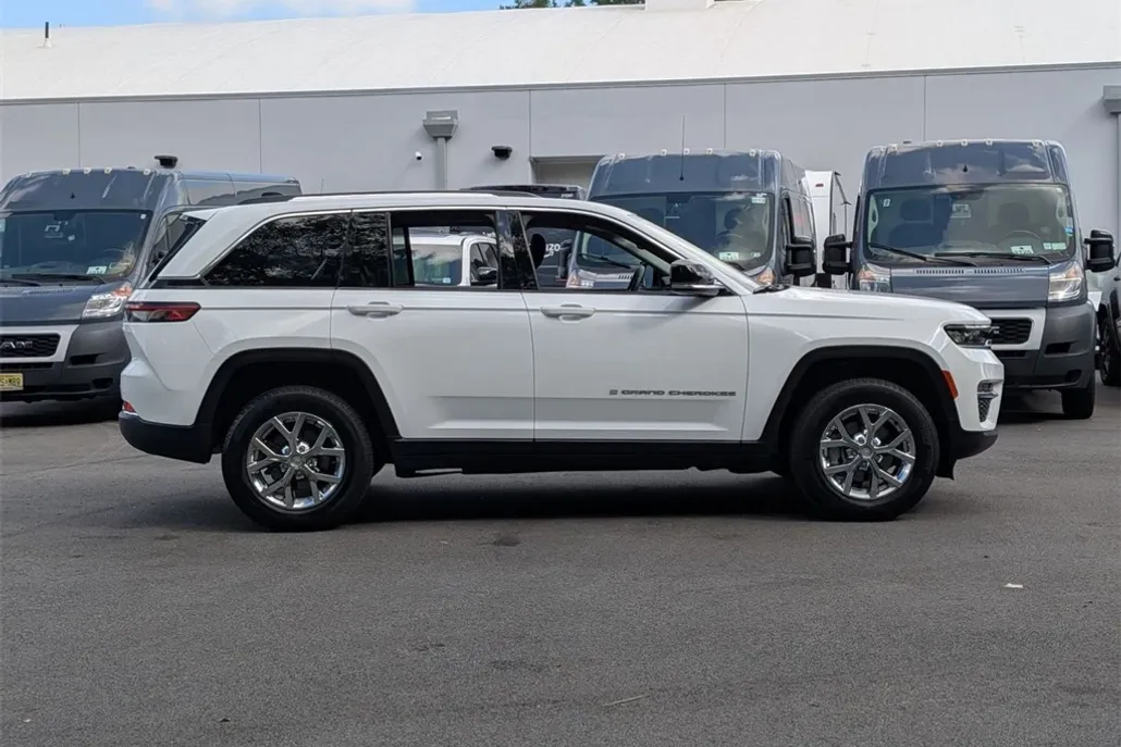 2022 Jeep Grand Cherokee Limited photo 1