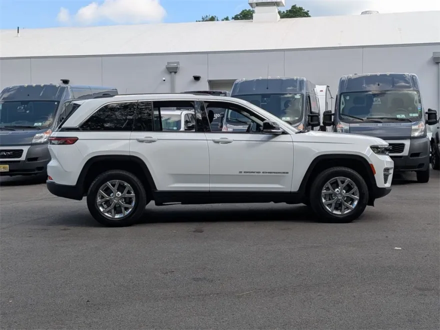 2022 Jeep Grand Cherokee Limited photo 1