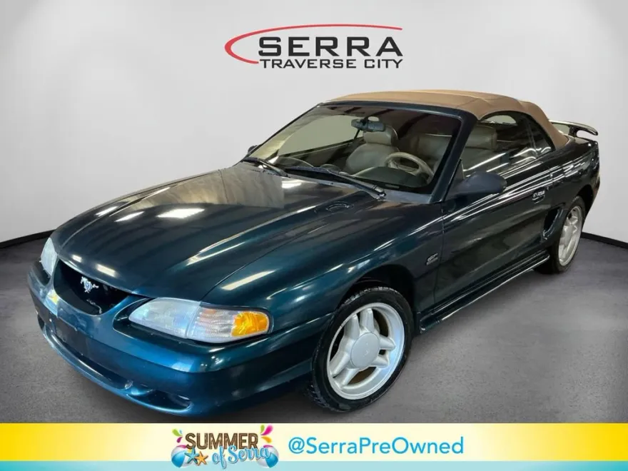 1995 Ford Mustang GT Convertible photo 1