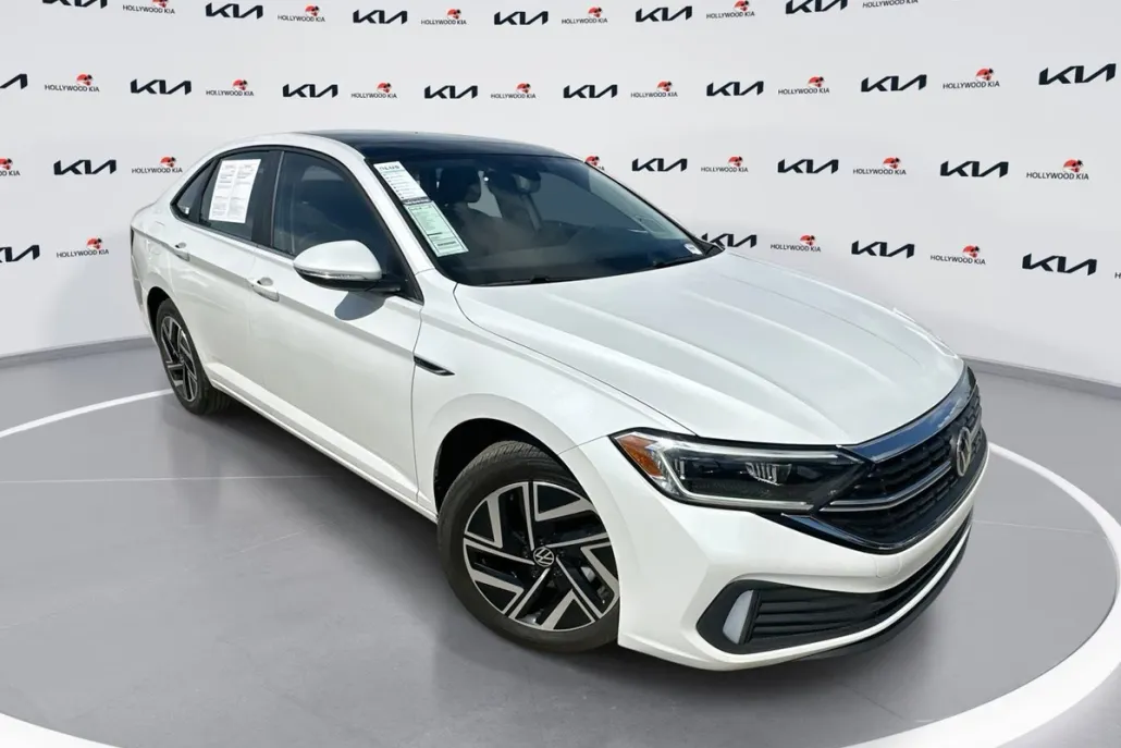 2022 Volkswagen Jetta SEL photo 1