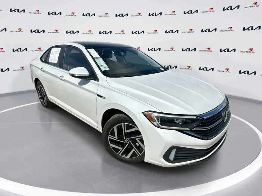 2022 Volkswagen Jetta SEL photo 1